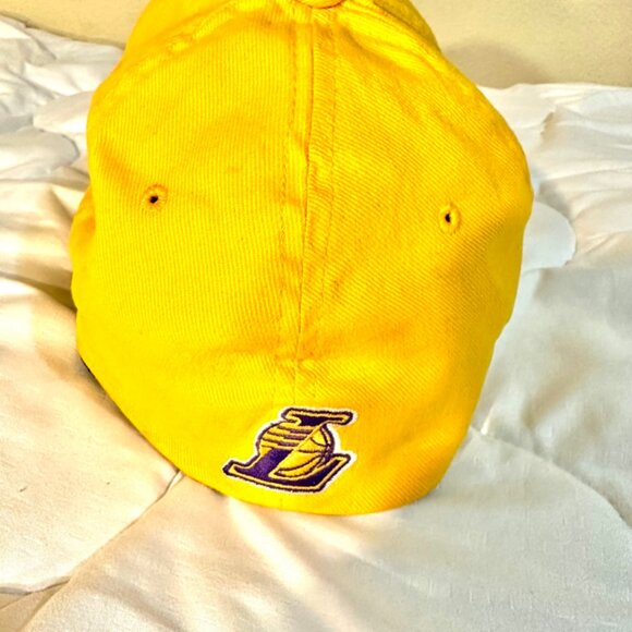 Los Angeles Lakers basketball Cap made by Reebok - Picture 2 of 4